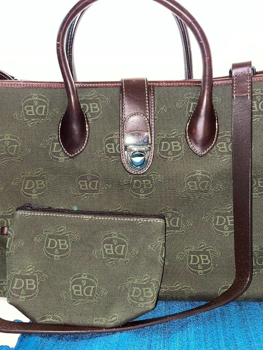 Dooney & Bourke (DB) Signature Handbag/Tote